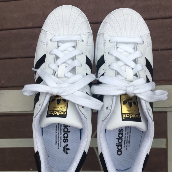 BRAND NEW Classic Adidas Superstars - Picture 3 of 7